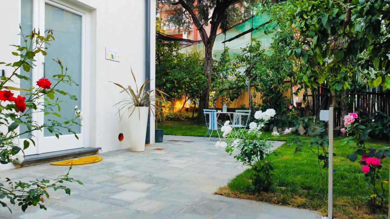 Flavia'S Lemons Bed & Breakfast Sorrento Exterior foto